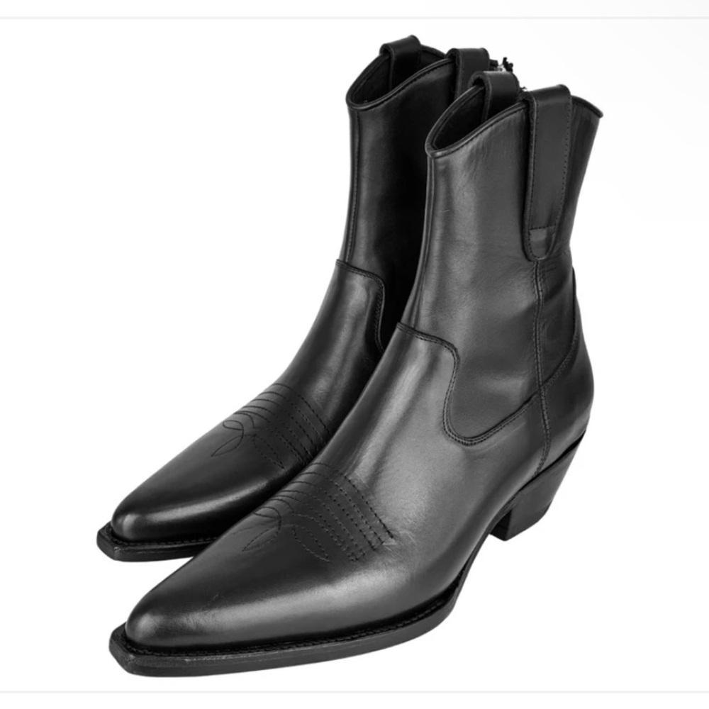 Black western style ankle bootie pointed toe in black.  Size us 6 EU 38